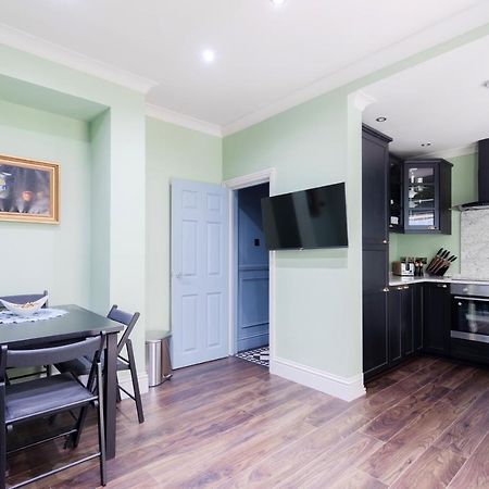 Central Stylish 2-Bed Apartment In ロンドン エクステリア 写真